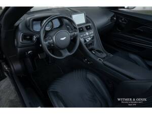 Image 13/41 de Aston Martin DB 11 Volante (2018)