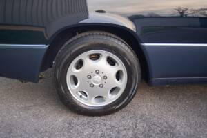 Bild 25/30 von Mercedes-Benz 300 CE (1992)