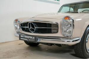 Image 15/24 of Mercedes-Benz 280 SL (1970)
