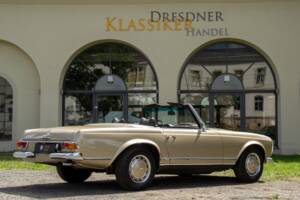 Image 7/56 de Mercedes-Benz 280 SL (1970)
