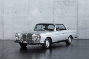 Image 3/49 de Mercedes-Benz 280 SE (1970)