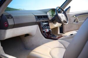 Image 35/50 of Mercedes-Benz SL 280 (1996)