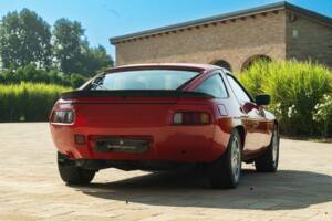 Image 8/50 of Porsche 928 S (1984)