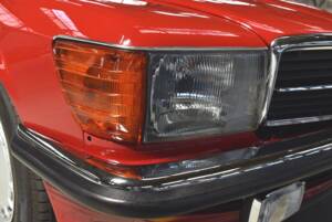 Image 25/94 of Mercedes-Benz 560 SL (1988)