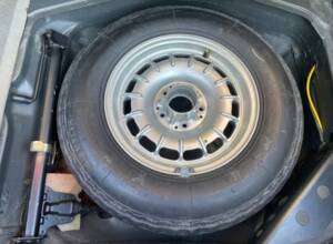 Image 66/100 of Mercedes-Benz 500 SEL (1983)