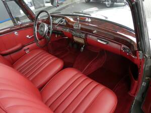 Image 12/23 of Mercedes-Benz 220 SE Cabriolet (1959)