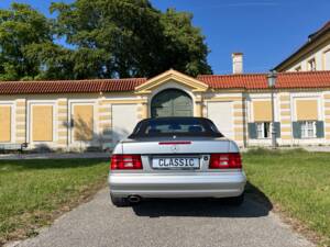 Image 15/91 of Mercedes-Benz SL 320 "Final Edition" (2001)