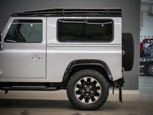 Bild 7/36 von Land Rover Defender 90 Works V8 &quot;70th Edition&quot; (2015)