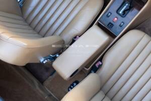 Image 12/37 of Mercedes-Benz 560 SL (1989)