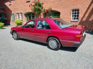 Image 3/15 of Mercedes-Benz 230 E (1990)