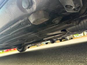 Image 23/32 of Mercedes-Benz 230 E (1987)