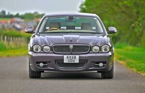 Image 4/50 de Jaguar XJ 8 4.2 (2009)