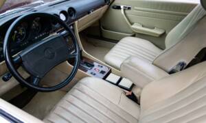 Immagine 4/21 di Mercedes-Benz 560 SL (1988)