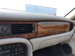 Image 48/71 of Daimler Super V8 (2000)