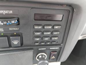 Bild 70/113 von BMW 735i (1986)