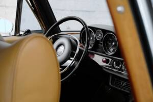 Immagine 32/50 di Mercedes-Benz 300 SEL 6.3 (1968)