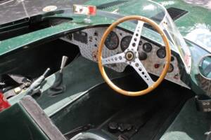 Image 9/16 of Jaguar D-Type (1964)