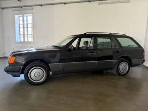 Image 16/43 of Mercedes-Benz 230 TE (1992)