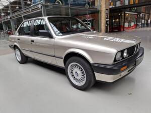 Bild 10/24 von BMW 318i (1989)
