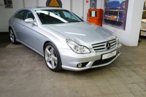 Afbeelding 2/44 van Mercedes-Benz CLS 55 AMG (2005)