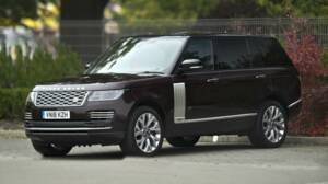 Image 2/50 of Land Rover Range Rover V8 SV Autobiography (2018)
