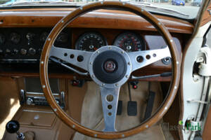 Image 16/35 of Jaguar 340 (1968)