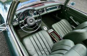 Image 17/38 of Mercedes-Benz 280 SL (1969)