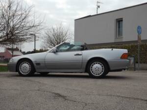 Image 7/50 de Mercedes-Benz 500 SL (1991)