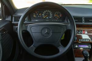 Imagen 42/50 de Mercedes-Benz 200 TE (1993)