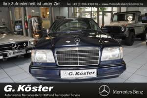 Image 4/13 of Mercedes-Benz E 220 (1995)