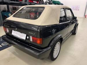 Bild 23/35 von Volkswagen Golf I Cabrio 1.8 (1990)