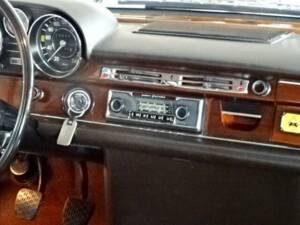 Image 10/34 of Mercedes-Benz 280 SE (1971)