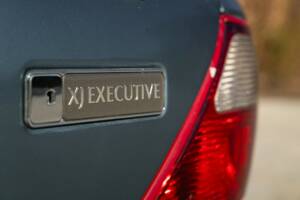 Bild 25/50 von Jaguar XJ 8 Executive (1997)