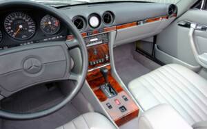 Image 75/97 de Mercedes-Benz 560 SL (1987)
