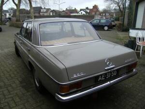 Image 3/8 of Mercedes-Benz 230 (1972)
