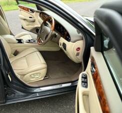 Image 19/50 of Jaguar XJ 8 4.2 (2007)