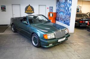 Image 22/38 of Mercedes-Benz 300 CE-24 (1992)