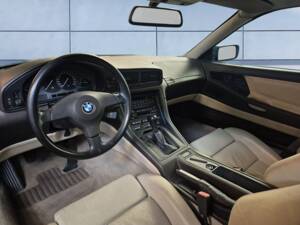 Image 11/14 of BMW 850i (1991)