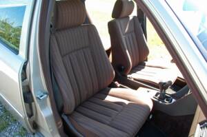 Image 15/34 of Mercedes-Benz 230 E (1992)