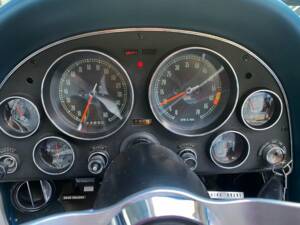 Bild 49/50 von Chevrolet Corvette Sting Ray Convertible (1966)