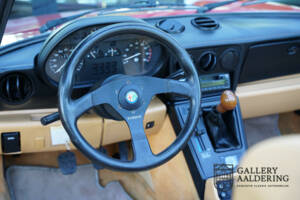 Immagine 30/50 di Alfa Romeo 2.0 Spider (1991)