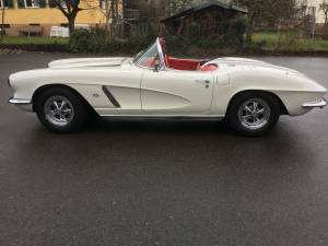 Image 8/25 of Chevrolet Corvette (1962)