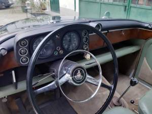 Image 16/34 of Rover 3 Litre Mk II (1963)