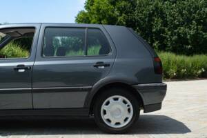 Bild 19/45 von Volkswagen Golf IV 1.6 (1997)