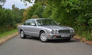 Immagine 1/50 di Jaguar XJ 8 Executive (2002)
