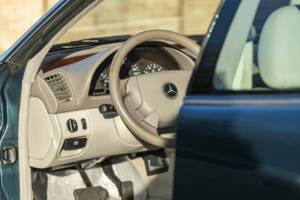 Image 49/50 of Mercedes-Benz CLK 200 (1997)