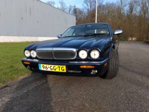 Image 64/71 of Daimler Super V8 (2000)