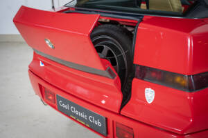 Image 25/33 of Alfa Romeo SZ (1990)