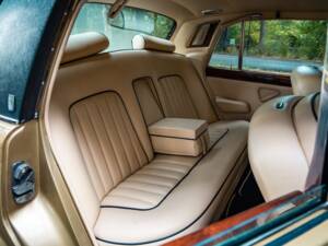 Image 18/36 de Rolls-Royce Silver Shadow II (1980)