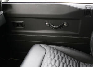 Image 44/56 of Land Rover 90 (1990)